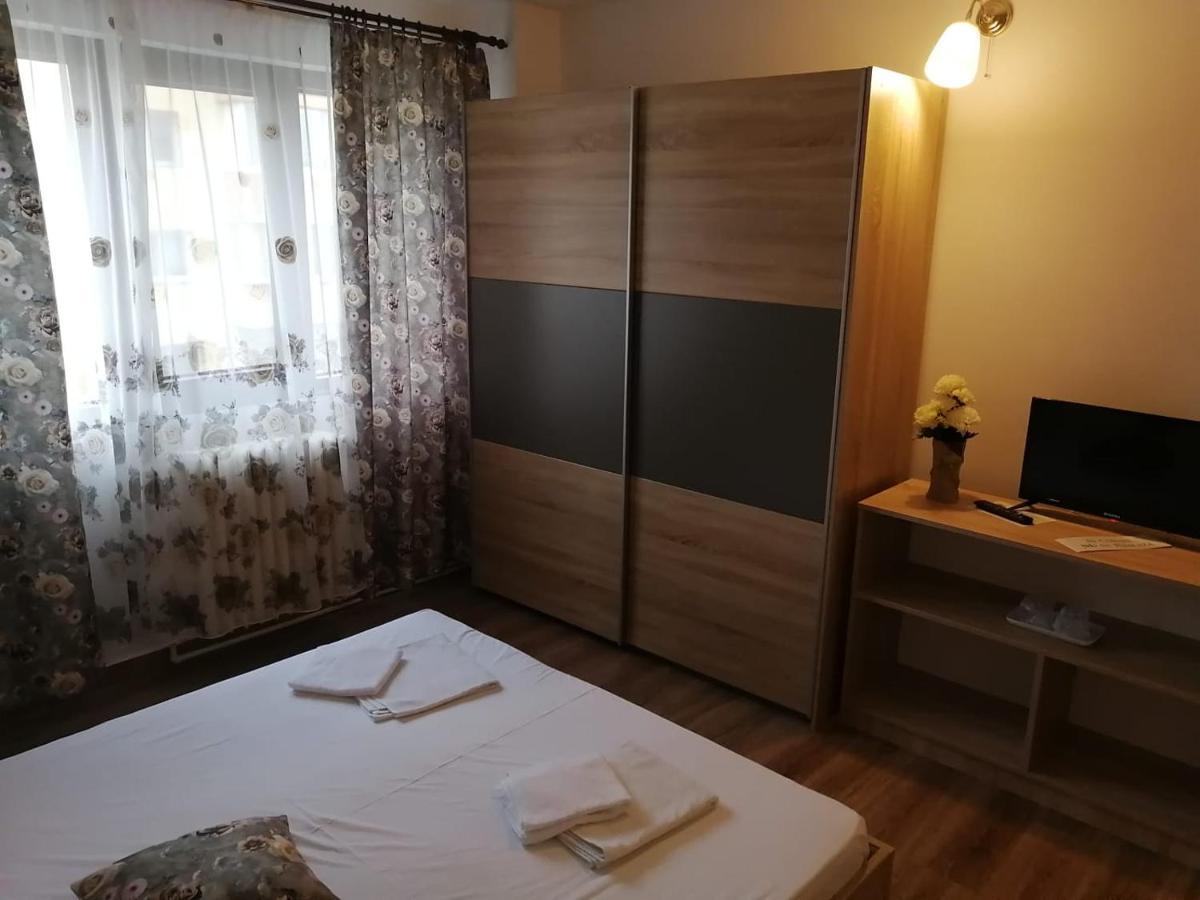 Hotel Dacor Ораштіє Екстер'єр фото