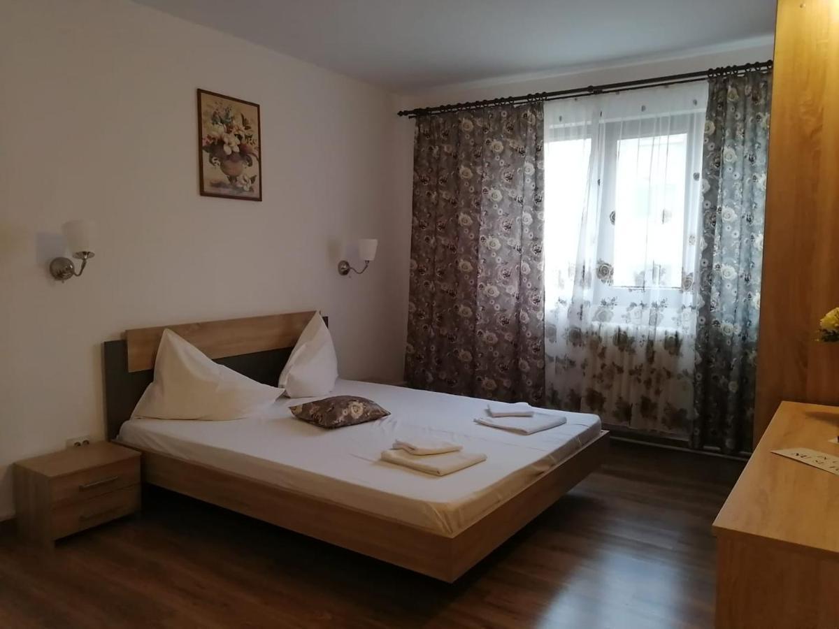 Hotel Dacor Ораштіє Екстер'єр фото