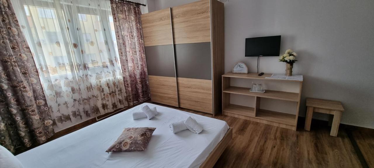 Hotel Dacor Ораштіє Екстер'єр фото