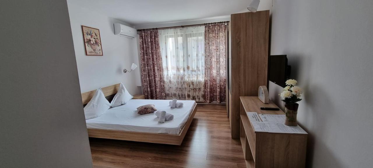 Hotel Dacor Ораштіє Екстер'єр фото